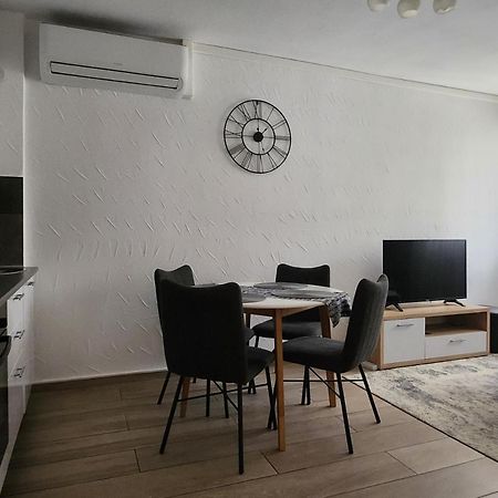 Apartman Ante Vinkovci Esterno foto