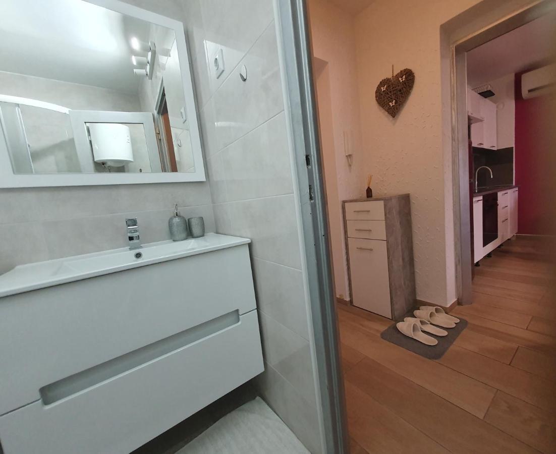 Apartman Ante Vinkovci Esterno foto