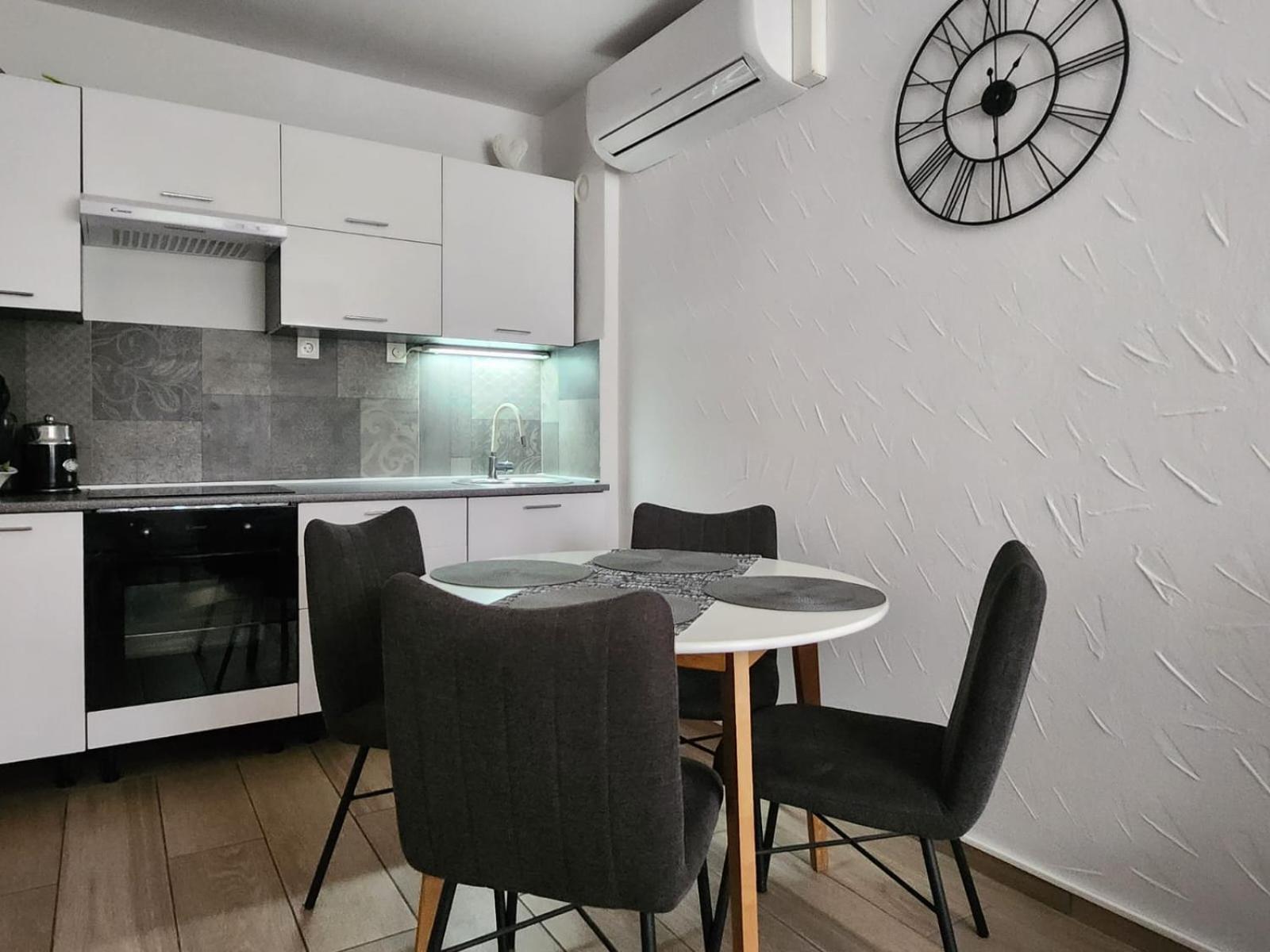 Apartman Ante Vinkovci Esterno foto