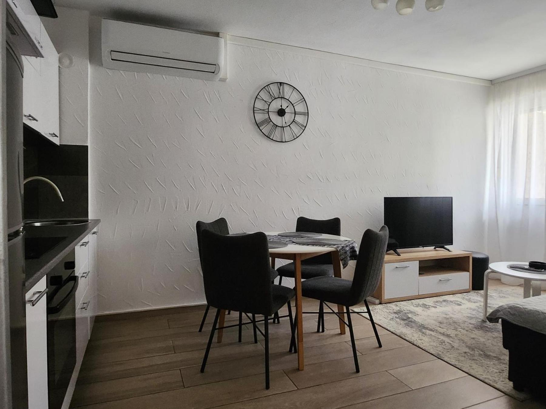 Apartman Ante Vinkovci Esterno foto